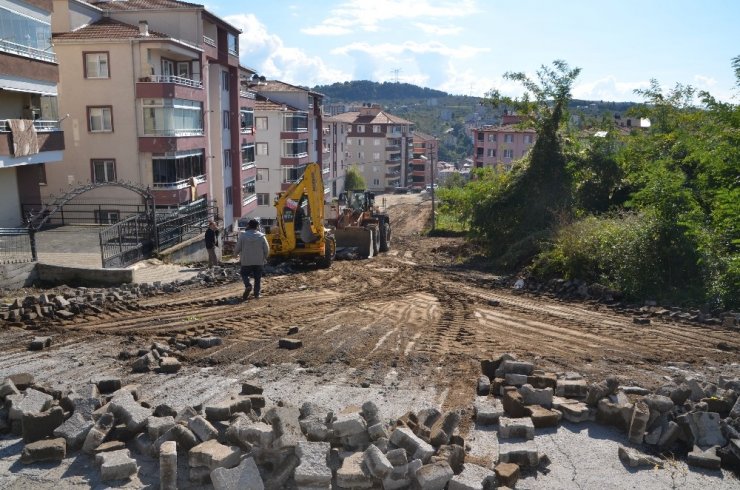 Akasya Sokak’ta Çalışmalar Sürüyor