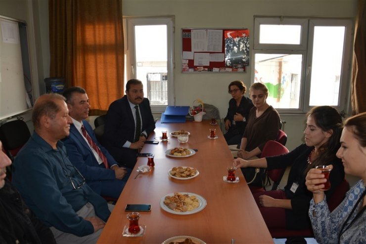 Edremit Kaymakamı, Gezmedik Okul Bırakmadı