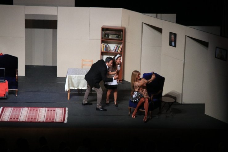 “Kocamın Nişanlısı”na Bergama’da Yoğun İlgi