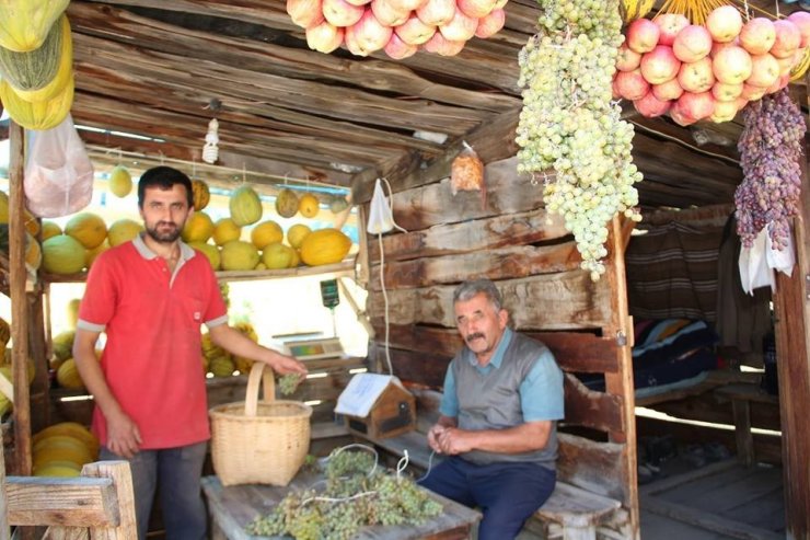 Hevenk Ettikleri Meyveleri Kışın Tüketiyorlar