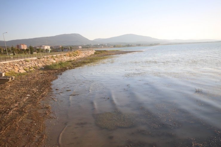 Beyşehir Gölü Kıyılarında Sular Çekiliyor