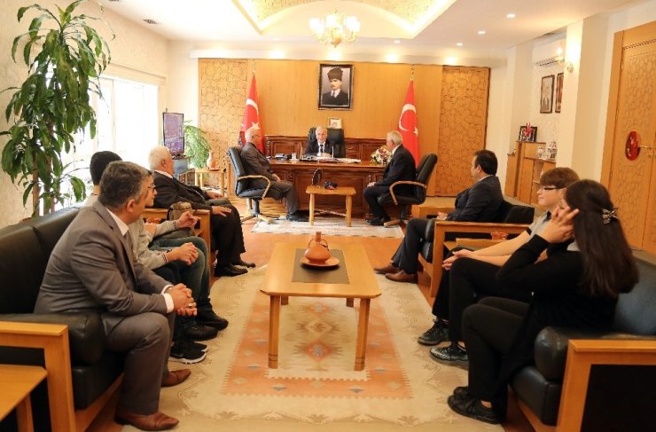 Vali Kamçı Kıbrıslı Öğretmen Ve Öğrencileri Kabul Etti