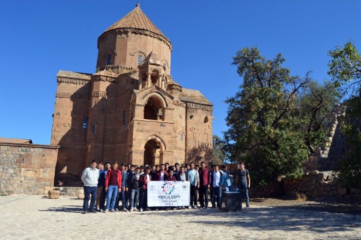 Ahlatlı Öğrenciler, Van’daki Tarihi Ve Kültürel Mekanları Gezdi