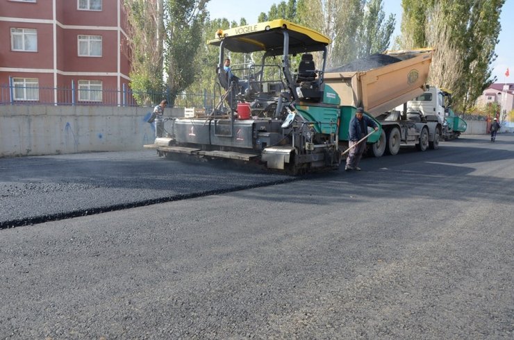 Ağrı’da Asfalt Çalışmaları Devam Ediyor