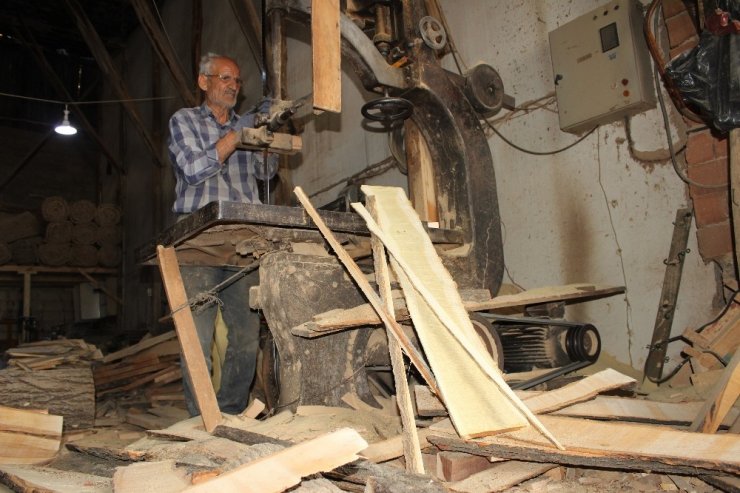 20 Yıl Önce Emekli Oldu, Mesleğini Bırakmadı