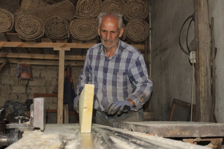 20 Yıl Önce Emekli Oldu, Mesleğini Bırakmadı