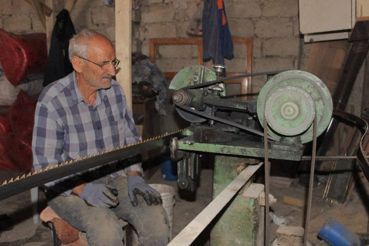 20 Yıl Önce Emekli Oldu, Mesleğini Bırakmadı