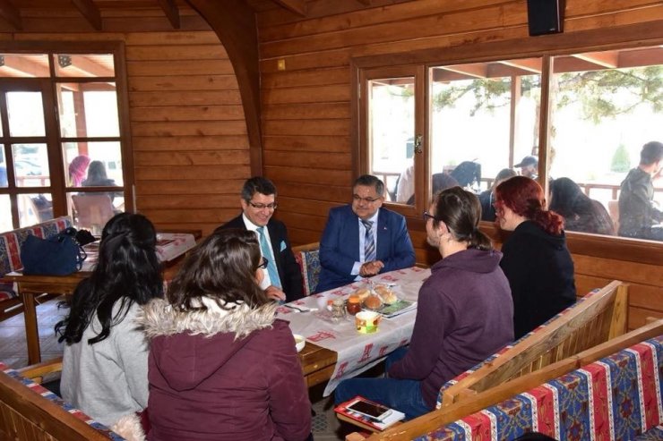 Başkan Yağcı Ve Rektör Taş’dan Öğrencilere Çorba İkramı