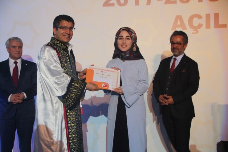 Bilecik Şeyh Edebali Üniversitesi’nin 2017-2018 Akademik Yılı Açılışı Gerçekleşti