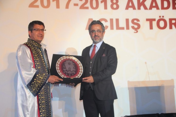 Bilecik Şeyh Edebali Üniversitesi’nin 2017-2018 Akademik Yılı Açılışı Gerçekleşti