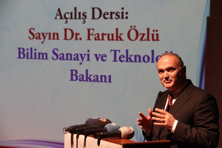 Bakan Özlü, Mcbü’de İlk Dersi Verdi