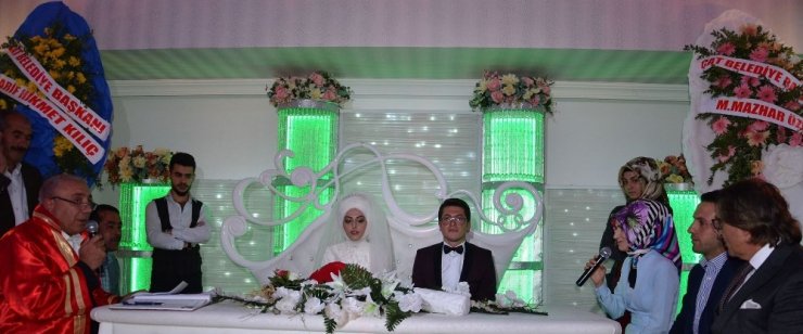 Tanas Ve Akdemir Ailelerinin Mutlu Günü