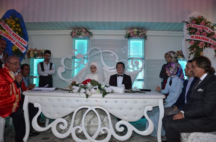 Tanas Ve Akdemir Ailelerinin Mutlu Günü