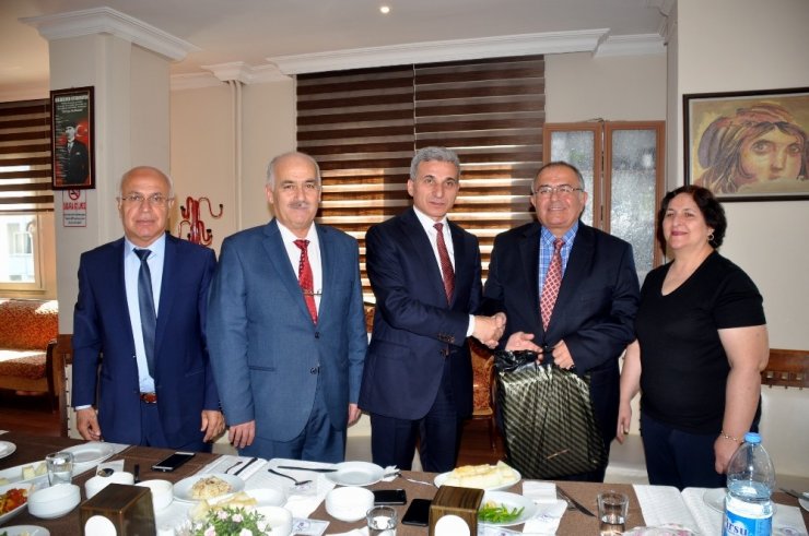 Kaymakamdan Emekli Olan İdareciye Veda Jesti