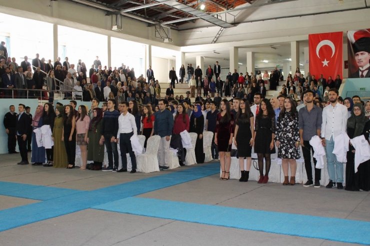 Erü’de 297 Hekim Adayı Önlük Giydi