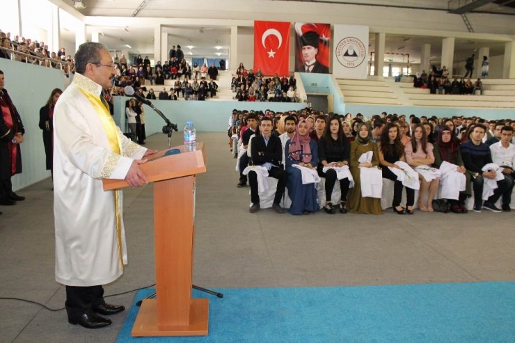 Erü’de 297 Hekim Adayı Önlük Giydi