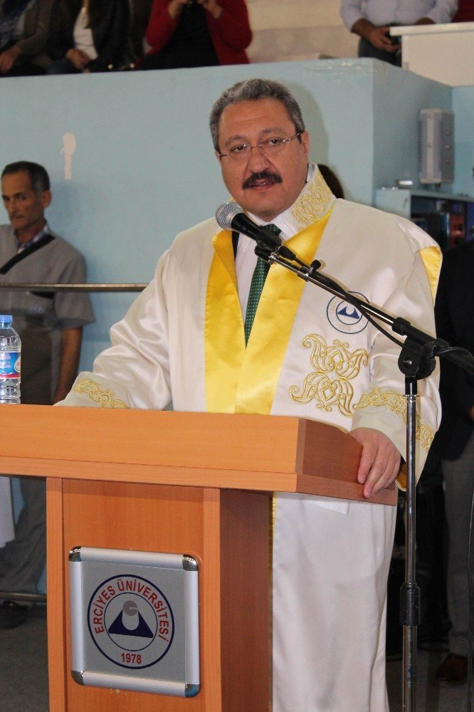 Erü’de 297 Hekim Adayı Önlük Giydi