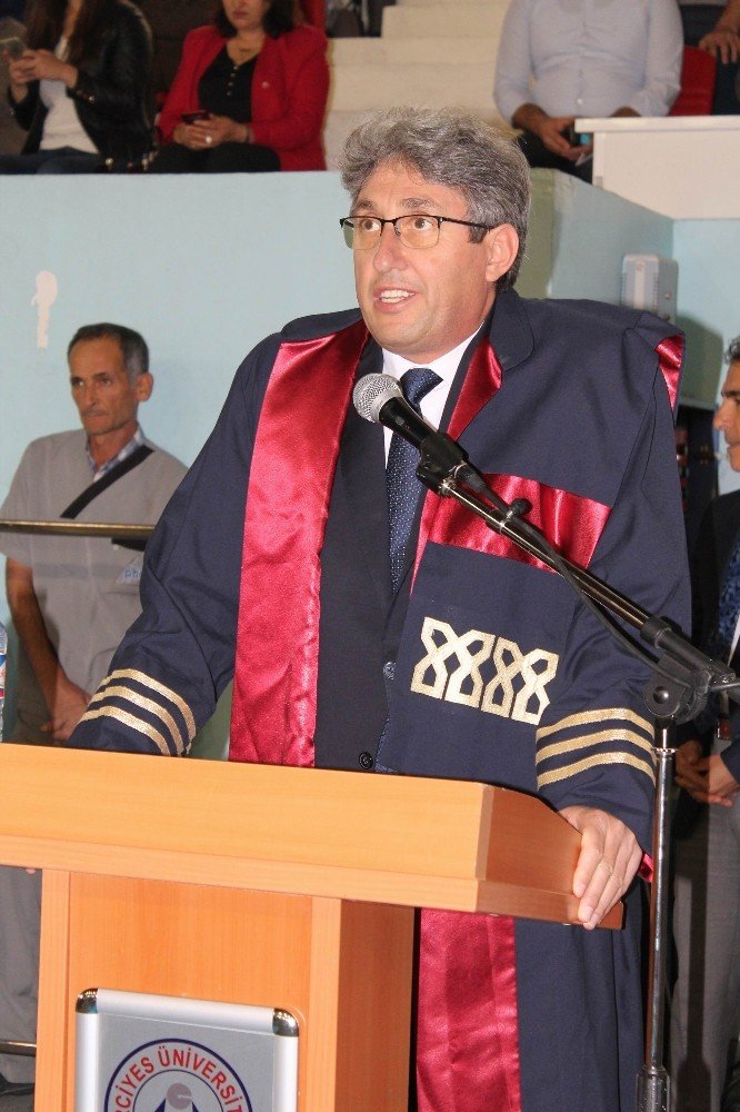 Erü’de 297 Hekim Adayı Önlük Giydi