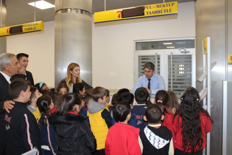 Anaokulu Öğrencilerinden Ptt’ye Ziyaret