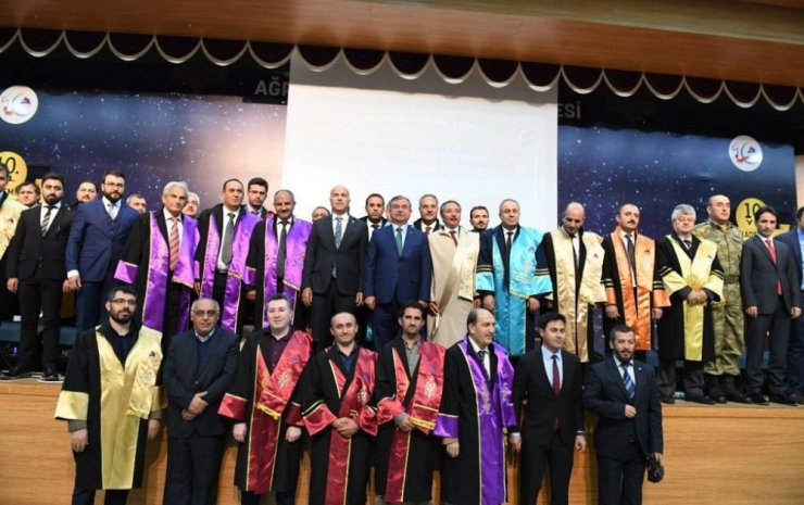 Bakan Yılmaz: “Müfredatı Gözden Geçiriyoruz”