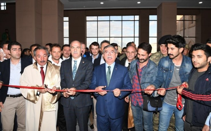 Bakan Yılmaz: “Müfredatı Gözden Geçiriyoruz”