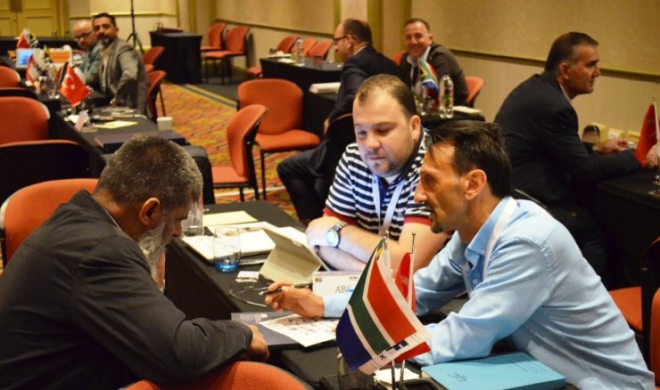 İnegöllü Mobilyacılar Afrika’da