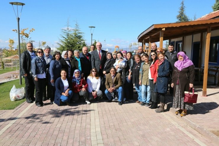 Başkan Kurt, Halk Merkezinde 75. Yıl Mahallesi Sakinleri İle Buluştu