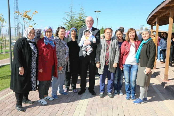 Başkan Kurt, Halk Merkezinde 75. Yıl Mahallesi Sakinleri İle Buluştu