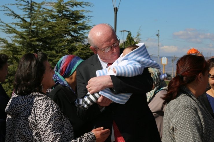 Başkan Kurt, Halk Merkezinde 75. Yıl Mahallesi Sakinleri İle Buluştu