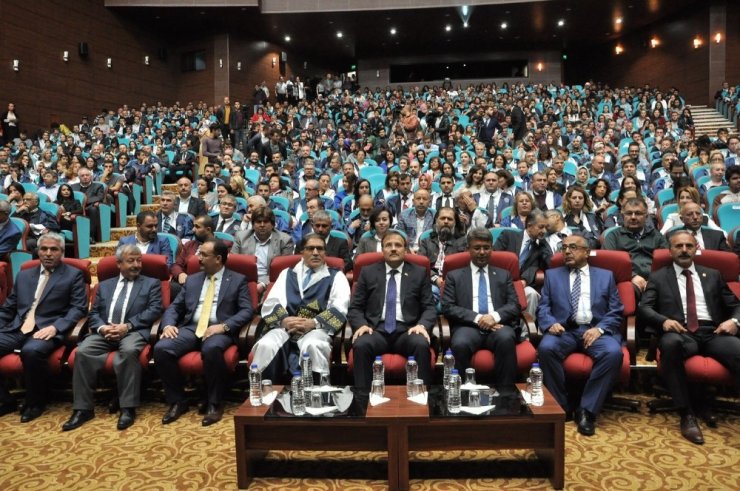 Uşak Üniversitesinde 2017-2018 Akademik Yılı Törenle Açıldı