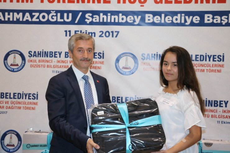 Şahinbey Belediyesinden Başarılı Öğrencilere Bilgisayar