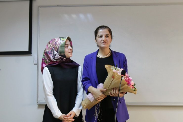 Kaymakam Çiçekli, Saü’lü Öğrencilerle Bir Araya Geldi