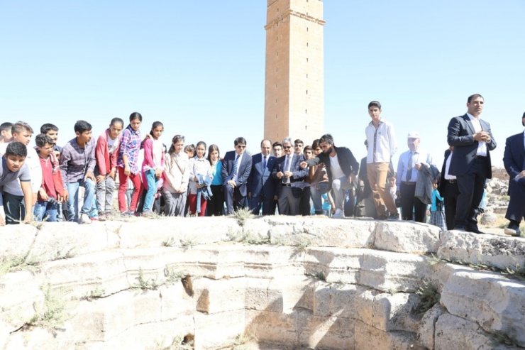 Yüzlerce Öğrenci Bilimin Tarihi Merkezini Gezdi