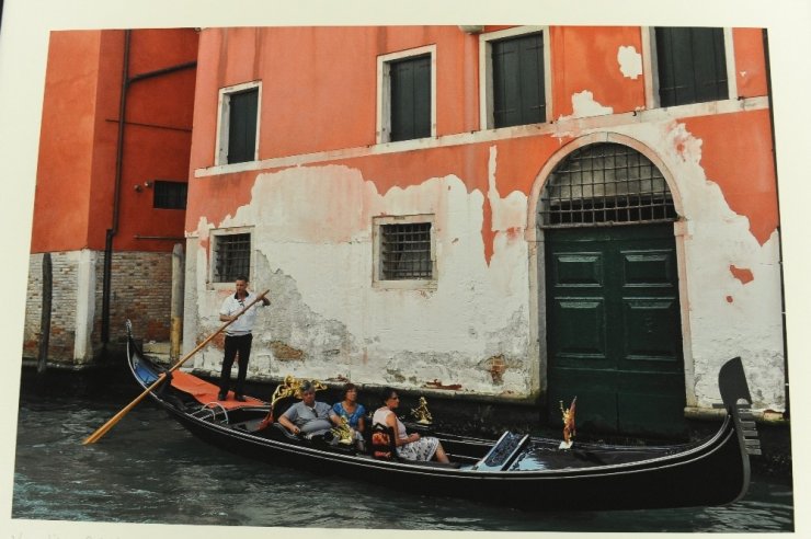 Bursalı Doktor Dünyayı Gezerek Kapıları Fotoğrafladı