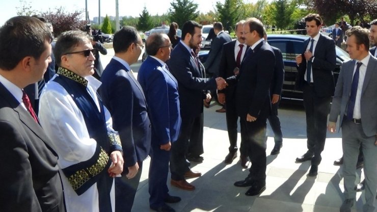 Uşak Üniversitesinde 2017-2018 Akademik Yılı Törenle Açıldı