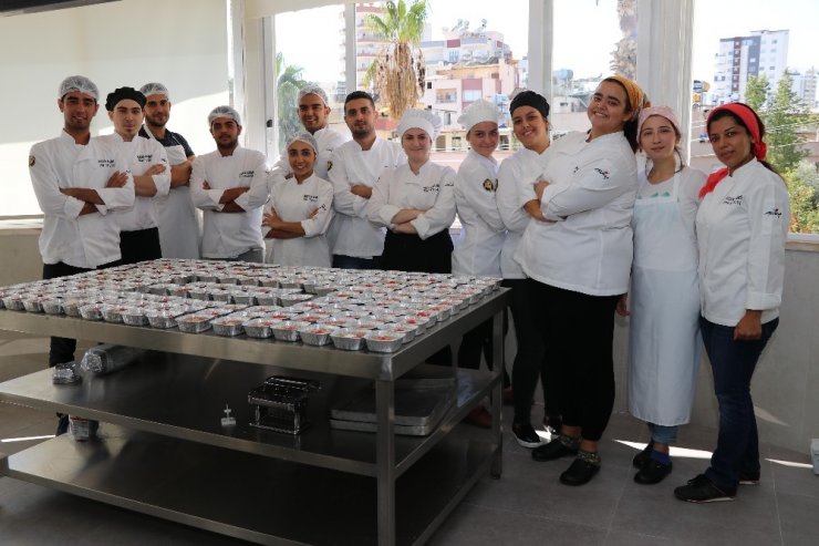 Toros Üniversitesi’nin Aşçılarından "Aşure Günü" Etkinliği