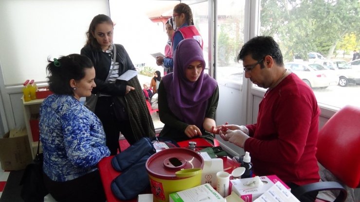 Üniversite Öğrencilerden Rekor Kan Bağışı
