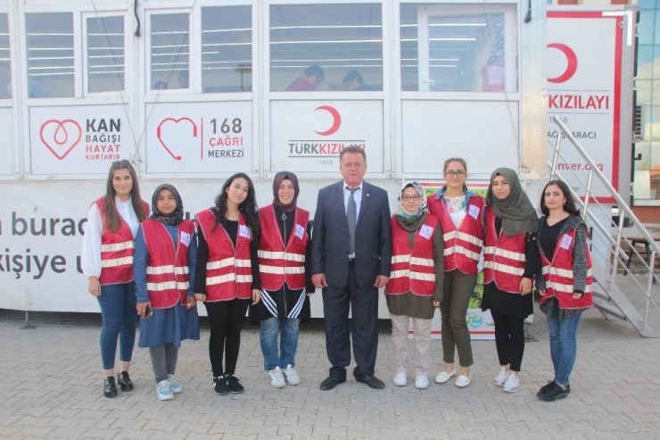 Üniversite Öğrencilerden Rekor Kan Bağışı