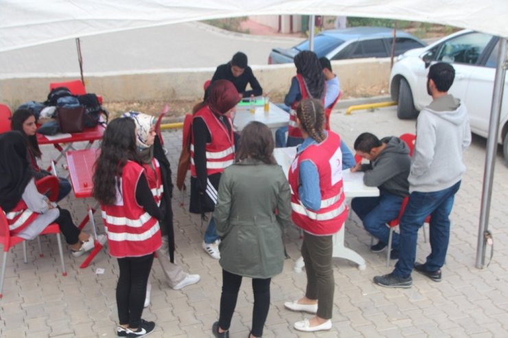 Üniversite Öğrencilerden Rekor Kan Bağışı