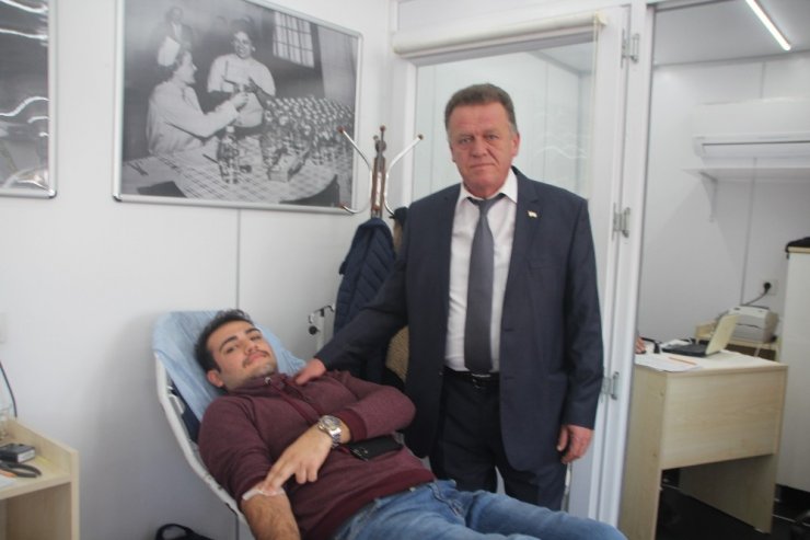 Üniversite Öğrencilerden Rekor Kan Bağışı