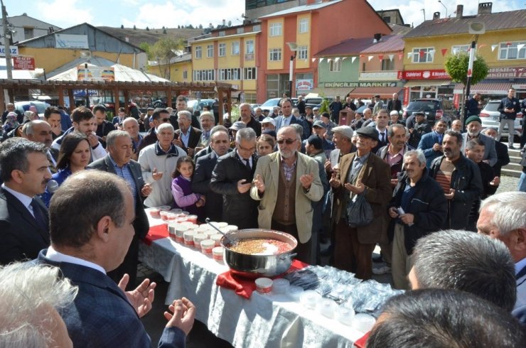 Başbakan Binali Yıldırım Memleketinde Aşure İkramı