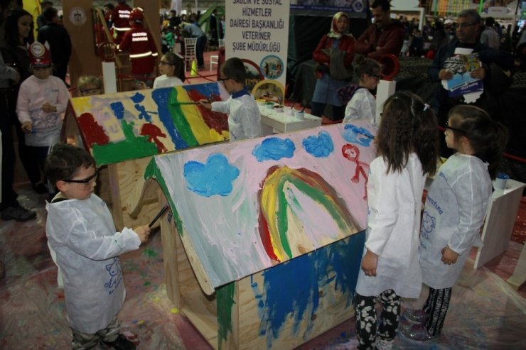 Sevgiyle Boyanan Kulübeler Onlara Yuva Oldu