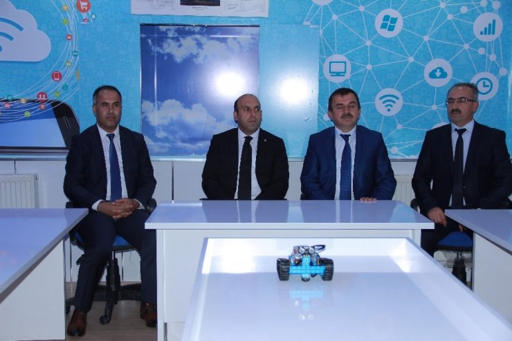 Biga’da Ekrem Ergün İlkokulunda Robotik Sınıfı Açıldı