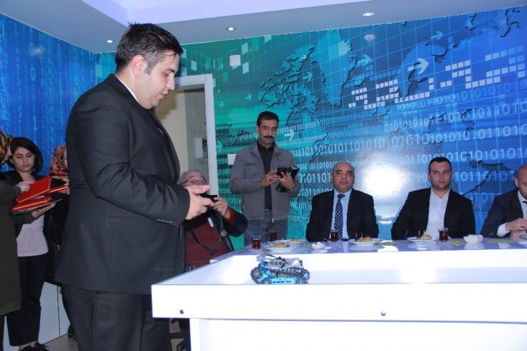 Biga’da Ekrem Ergün İlkokulunda Robotik Sınıfı Açıldı