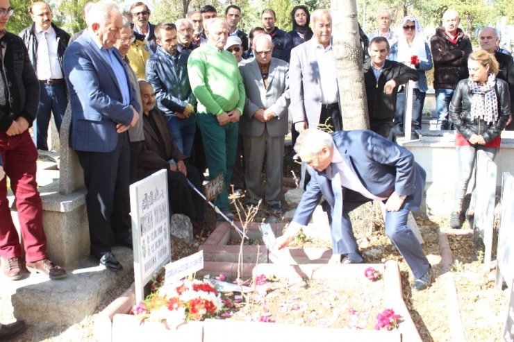 Gazeteci Mustafa Yolyapar Kabri Başında Anıldı