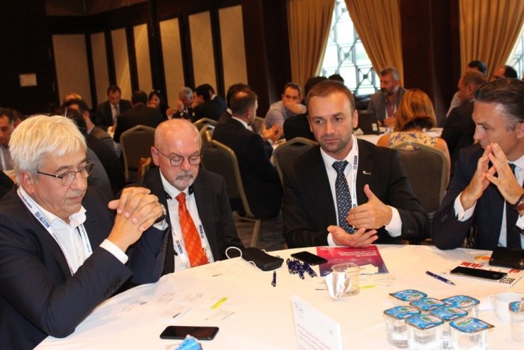 Dünya Otomotiv Konferansı’nda Dünyadaki Ve Türkiye’deki Otomotiv Üreticileri Bir Araya Geldi