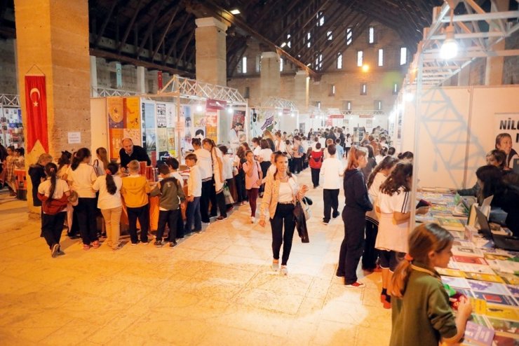 Edirne Kitap Fuarı’na Öğrencilerden Yoğun İlgi