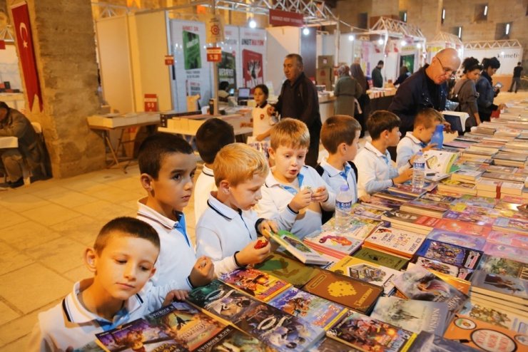 Edirne Kitap Fuarı’na Öğrencilerden Yoğun İlgi