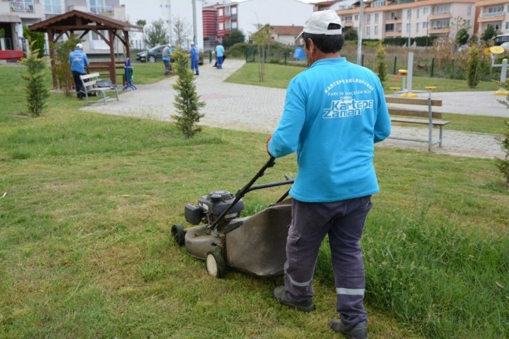 Kartepe’de Yabani Otlar Temizleniyor