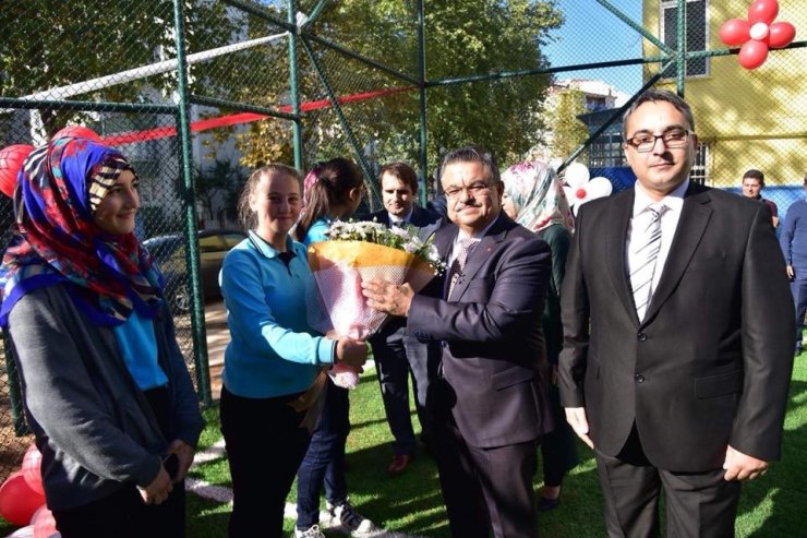 Osmangazi Ortaokulu Sentetik Saha Öğrencilerin Hizmetine Açıldı